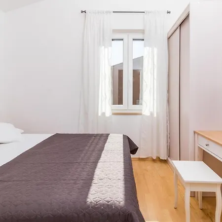 Four-bedroom Holiday In 펜션 풀라