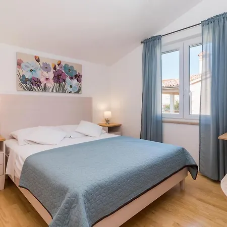 Four-bedroom Holiday In プーラ